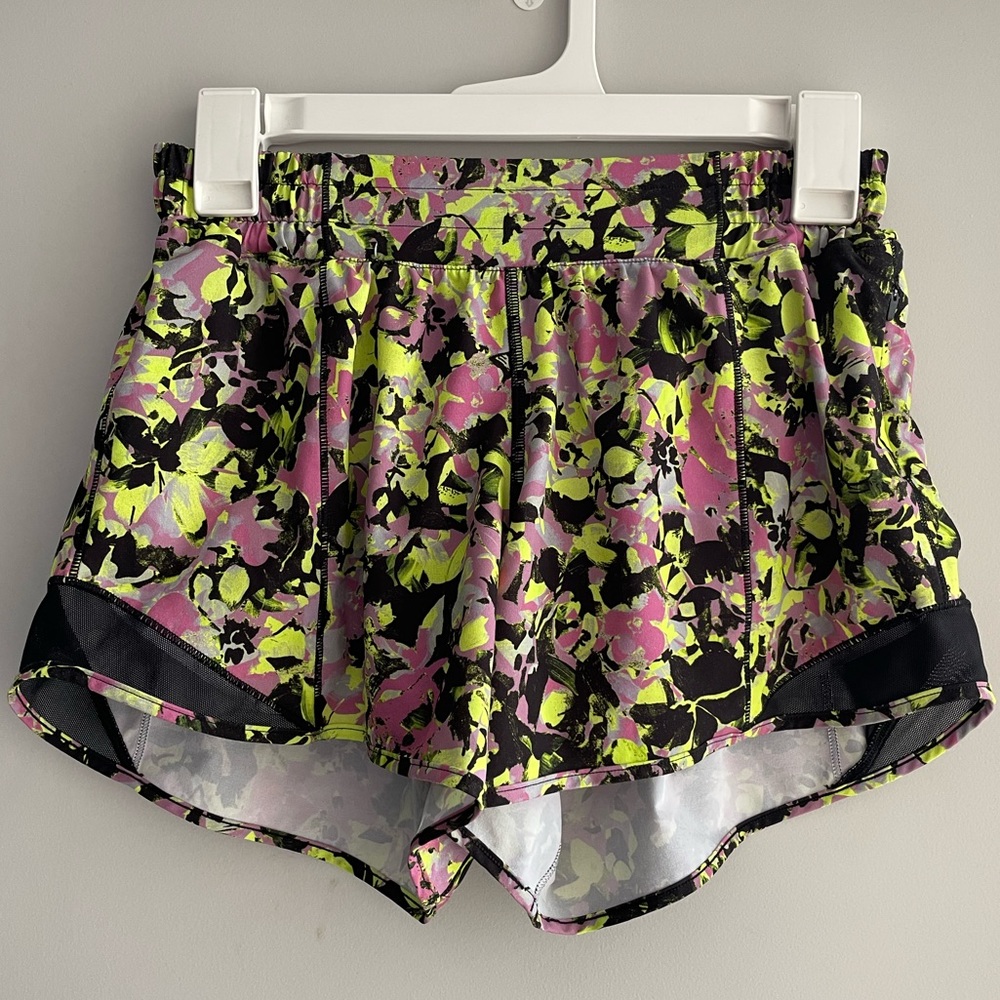 Lululemon LR Hotty Hots - Sz 6